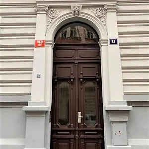 https://side-street-apartments.praguehotelsweb.com